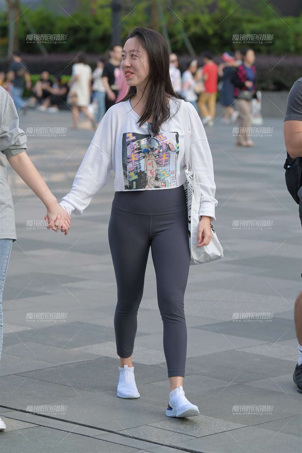 图片[1]-素颜灰色瑜伽裤-街拍流行馆