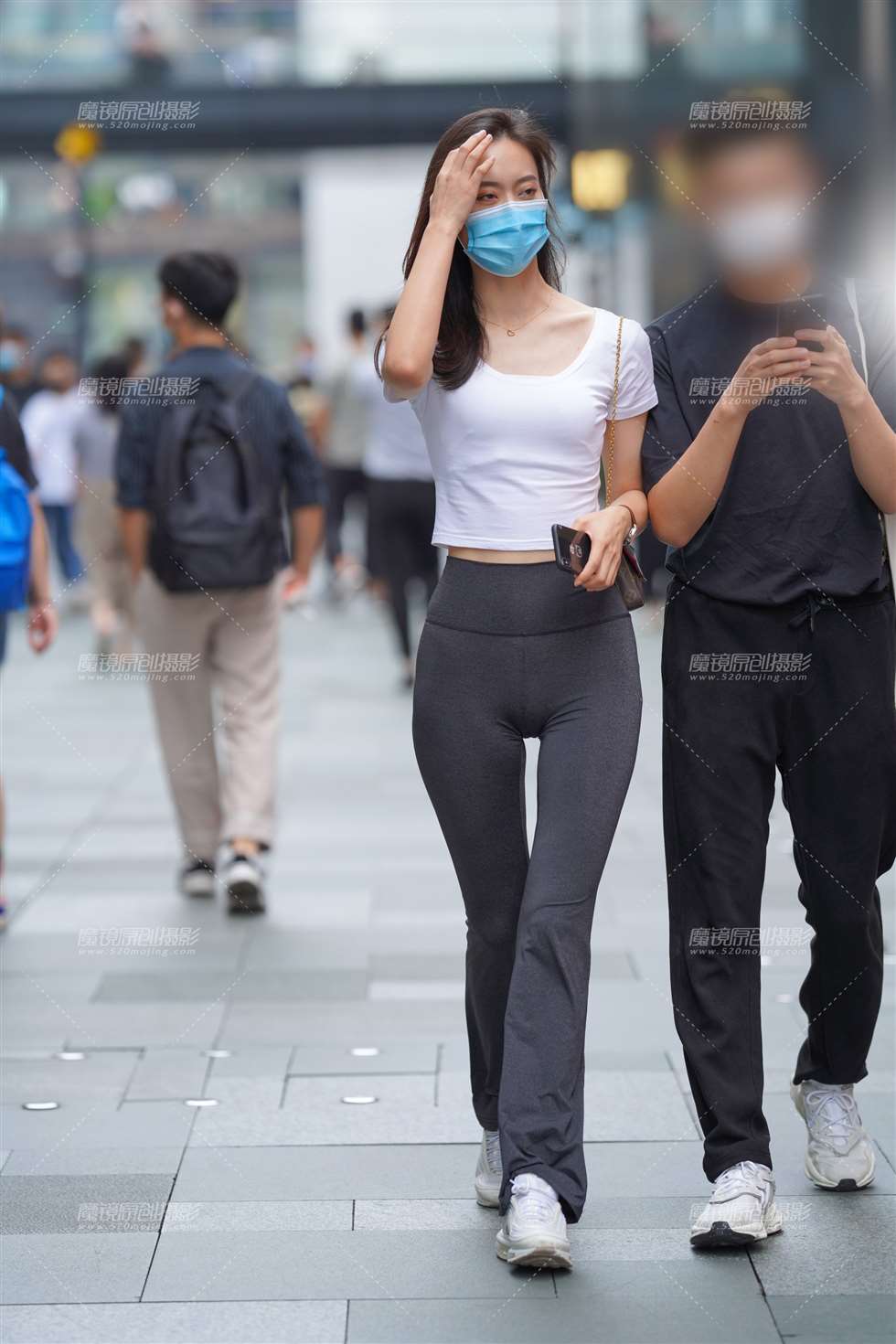 图片[5]-【凯恩赛贴】一条紧身裤就能美全身-街拍流行馆