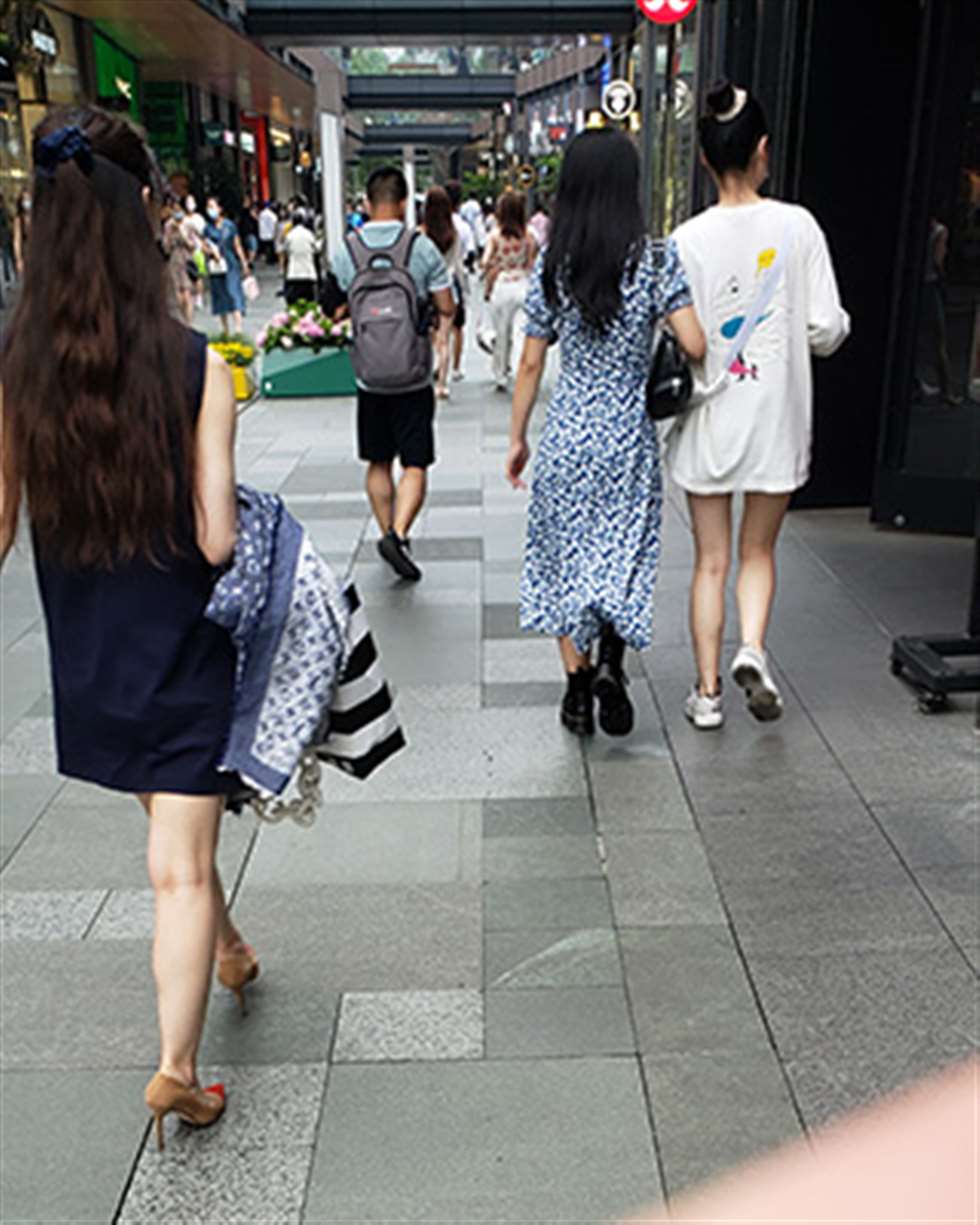 图片[3]-【凯恩赛贴】钟爱热裤-街拍流行馆