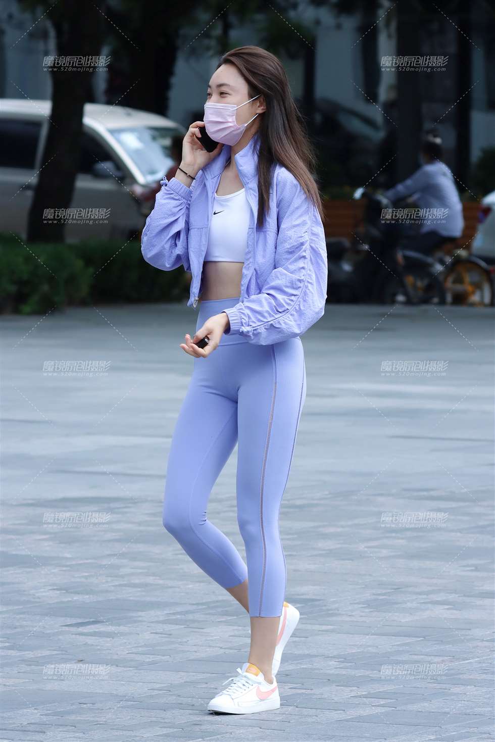 图片[5]-【玻璃街拍】蓝色瑜伽裤小妹-街拍流行馆