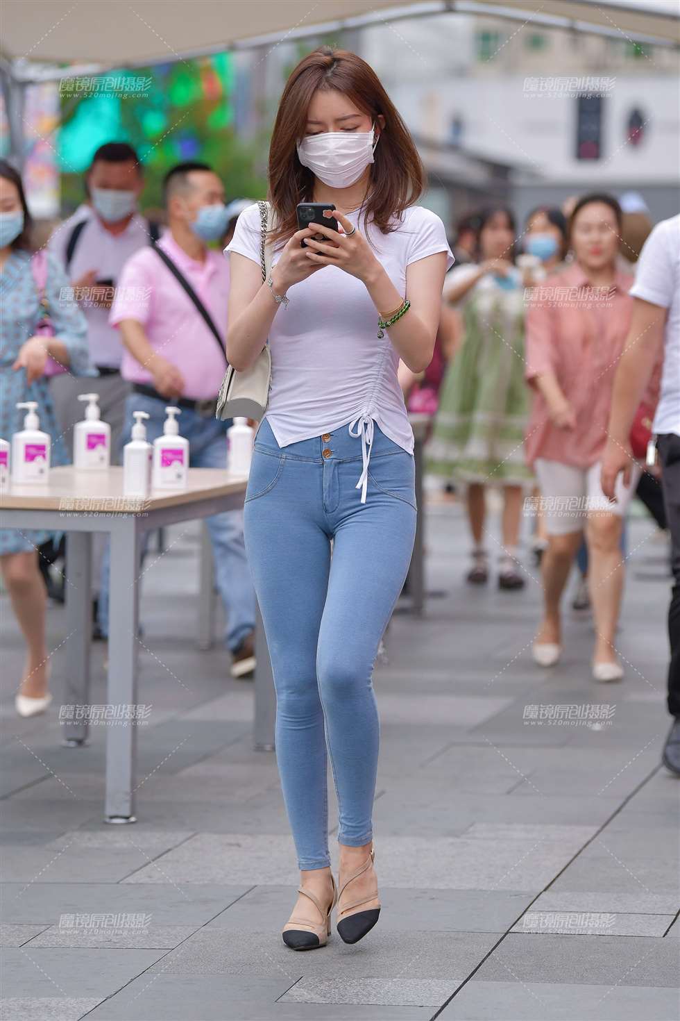 图片[1]-好久不见-蜜桃裤美女-街拍流行馆