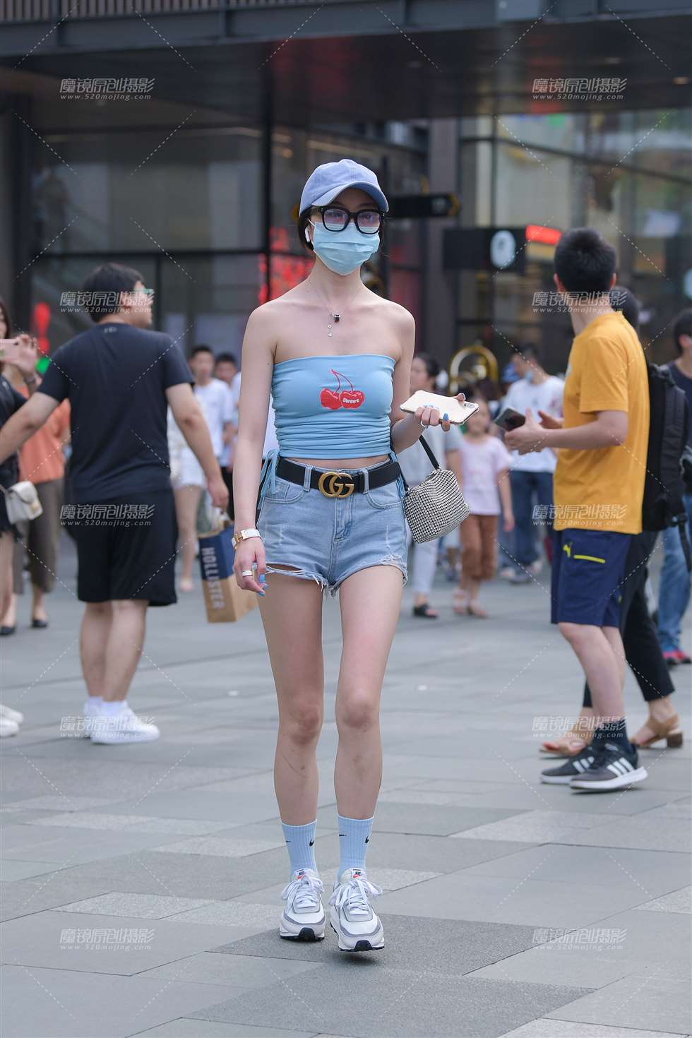 图片[3]-迷你热裤长腿美眉-街拍流行馆