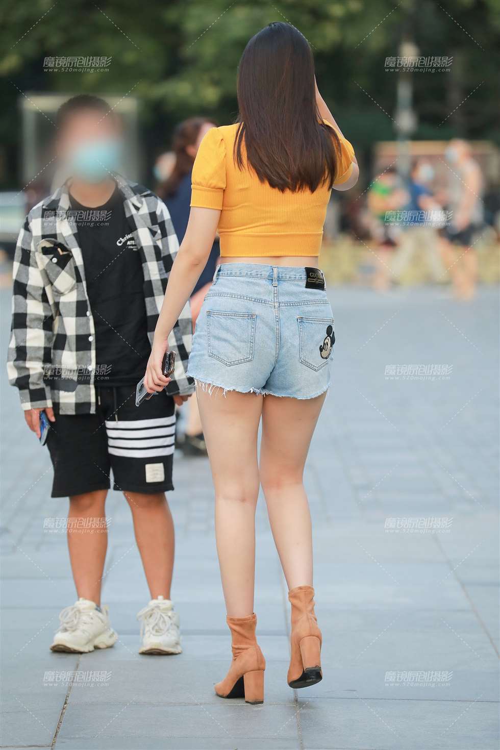 图片[5]-【玻璃街拍】丰满性感热裤小姐姐-街拍流行馆