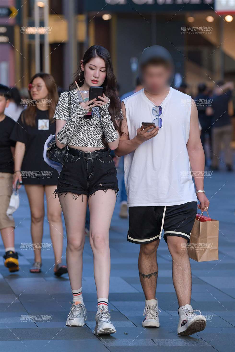图片[5]-就喜欢这种稍微略粗点的大白腿-街拍流行馆