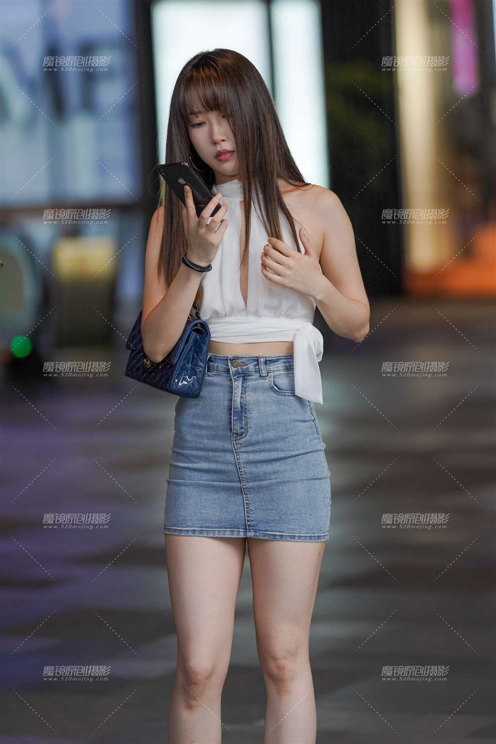 图片[1]-【凯恩赛贴】靓丽女孩 超显身材-街拍流行馆