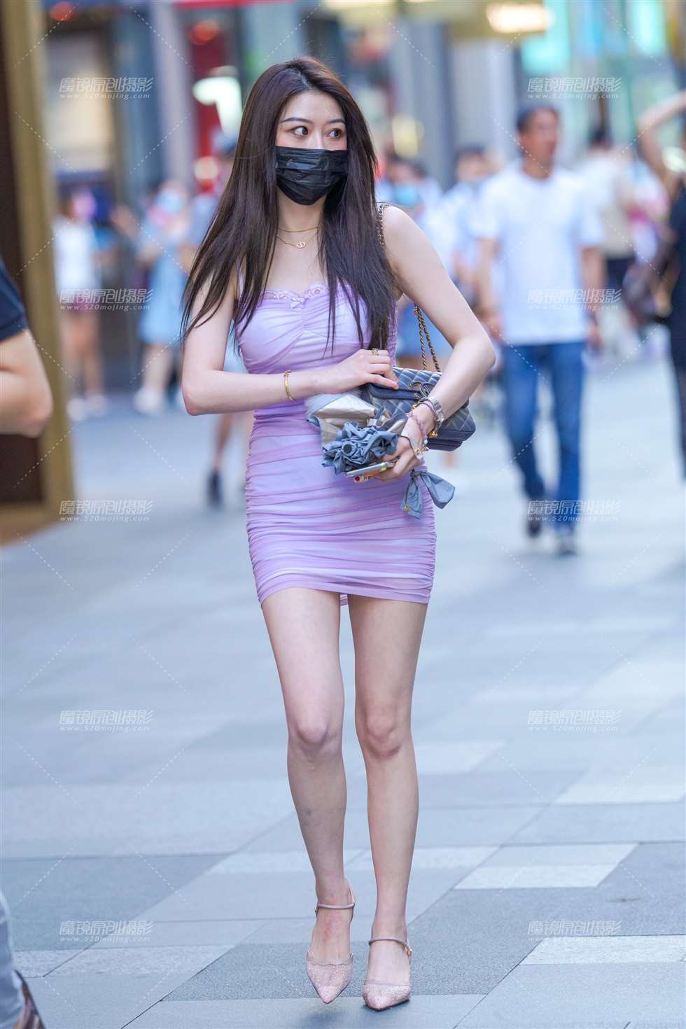 图片[1]-轻盈雅致的美眉-街拍流行馆