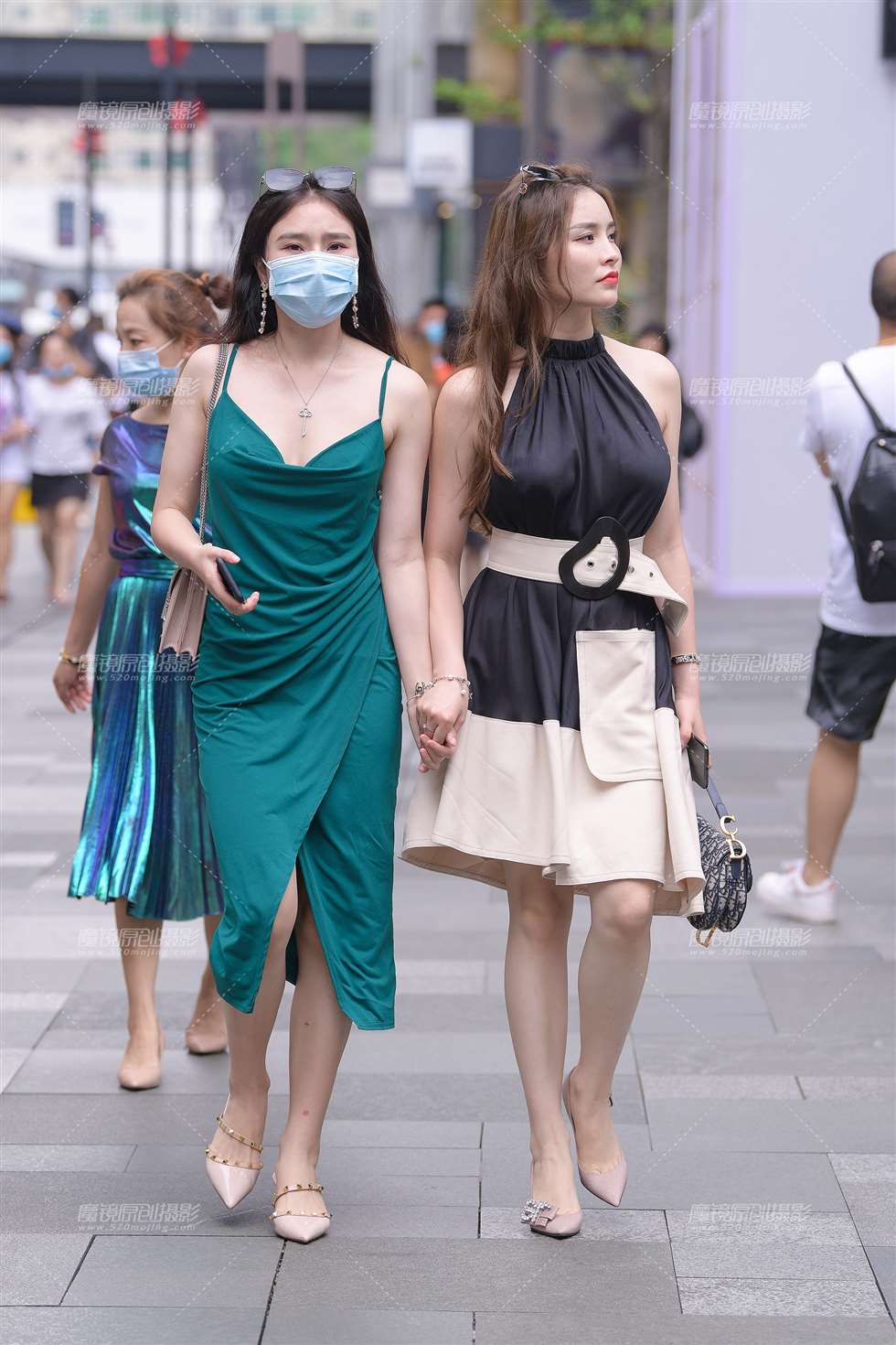 图片[3]-性感吊带倆闺蜜~-街拍流行馆