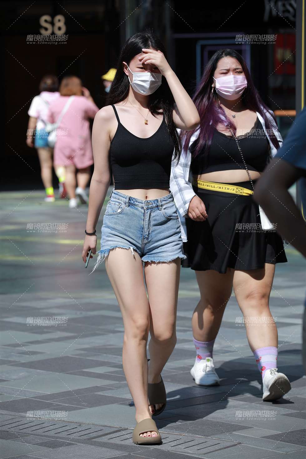 图片[5]-【玻璃街拍】阳光下的热裤小妹-街拍流行馆
