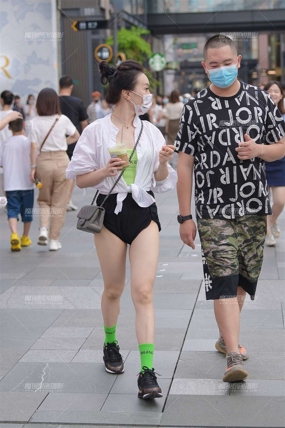 图片[1]-太热了~-街拍流行馆