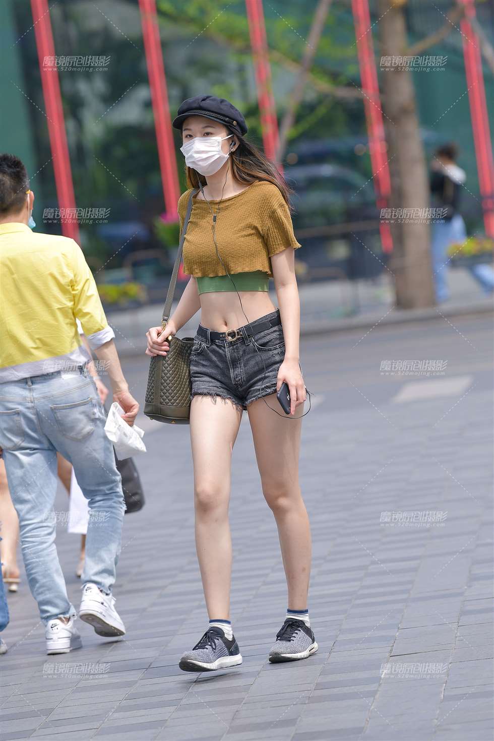 图片[3]-小蛮腰热裤美眉-街拍流行馆