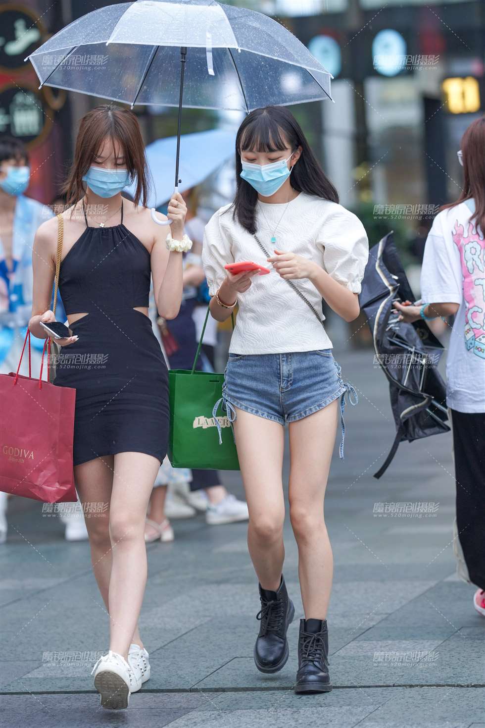 图片[1]-【凯恩赛贴】美背热裤女孩-街拍流行馆