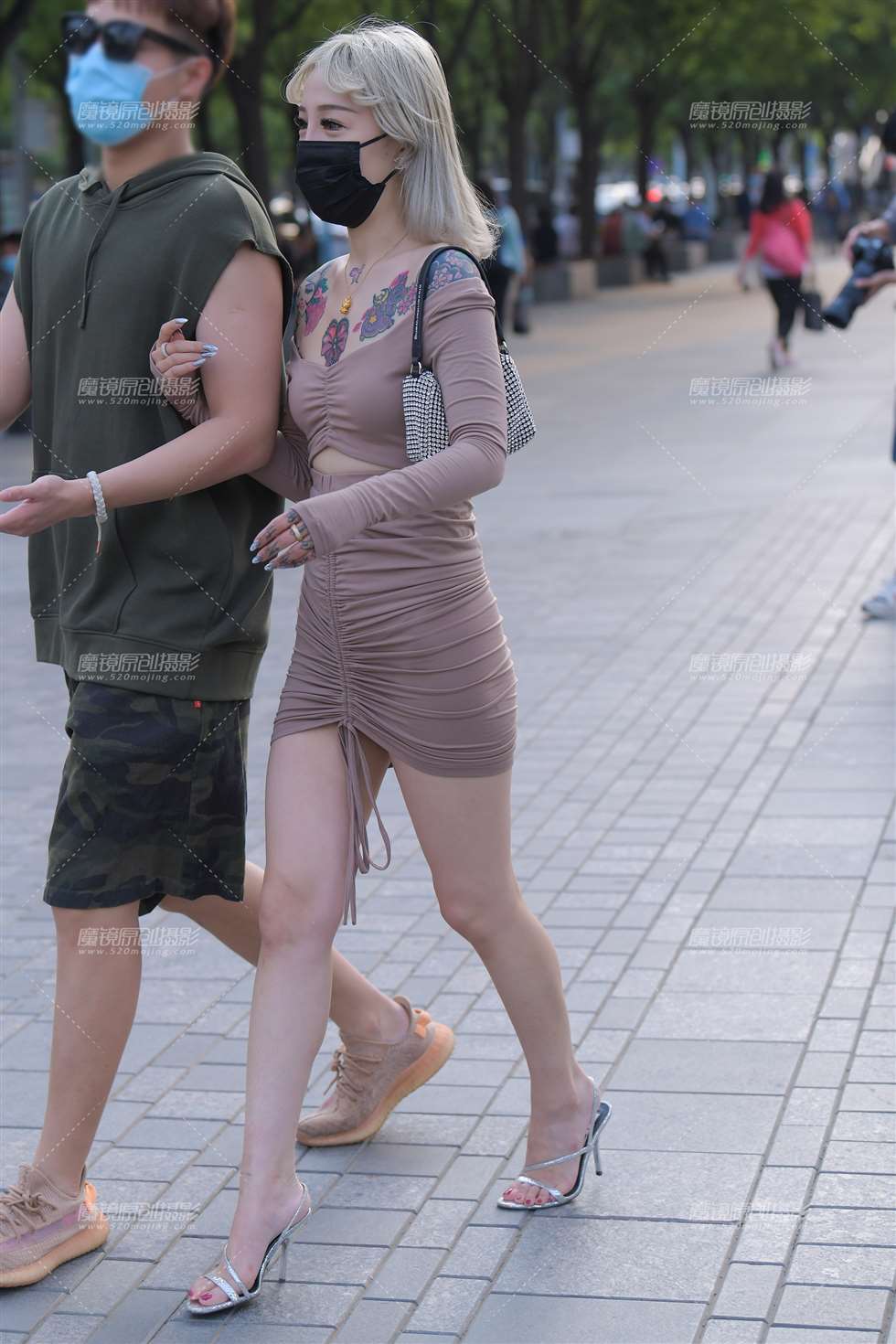 图片[1]-【红石赛贴】性感包臀裙美女-街拍流行馆