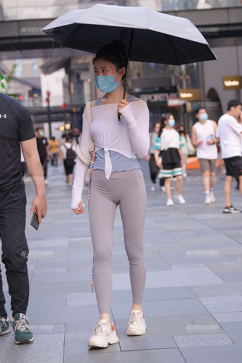 图片[5]-性感灰色紧身裤美女-街拍流行馆