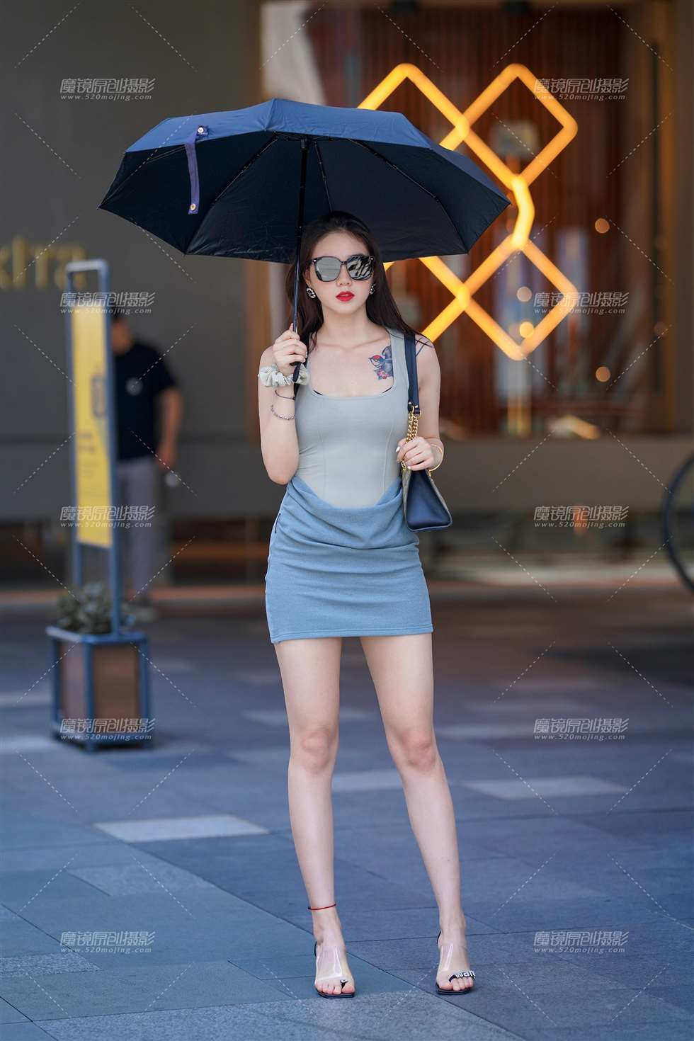 图片[1]-热火朝天的夏天 遇到这样的小姐姐真是一大美事-街拍流行馆
