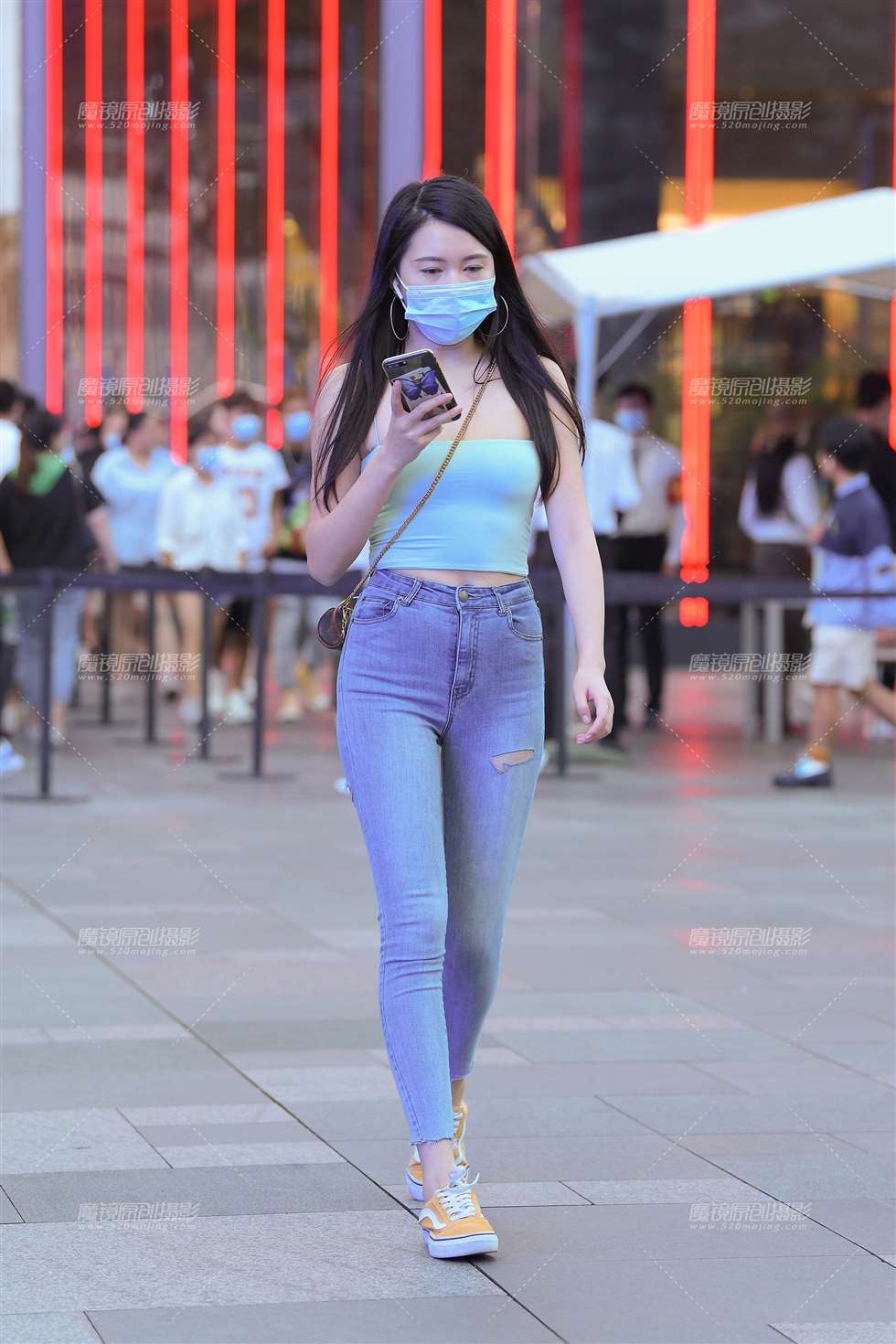 图片[4]-性感破洞铅笔紧牛美女-街拍流行馆