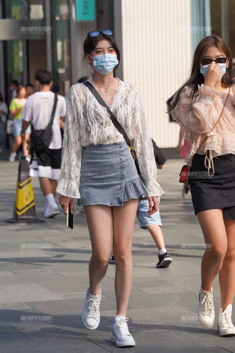 图片[1]-长腿美眉-街拍流行馆