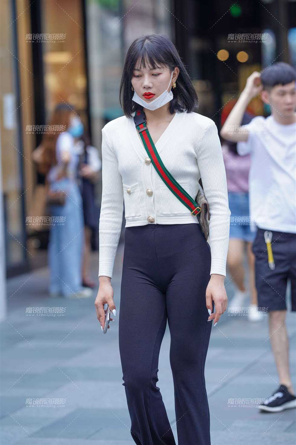 图片[1]-逛街的美女-街拍流行馆