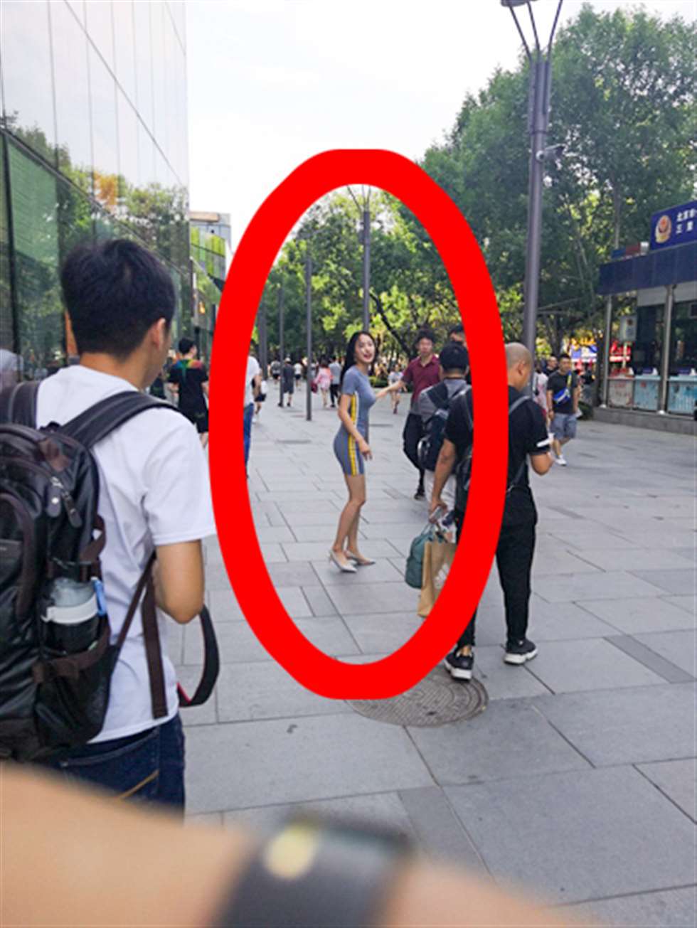 图片[3]-【赛德克赛帖】甜美的长腿小姐姐-街拍流行馆