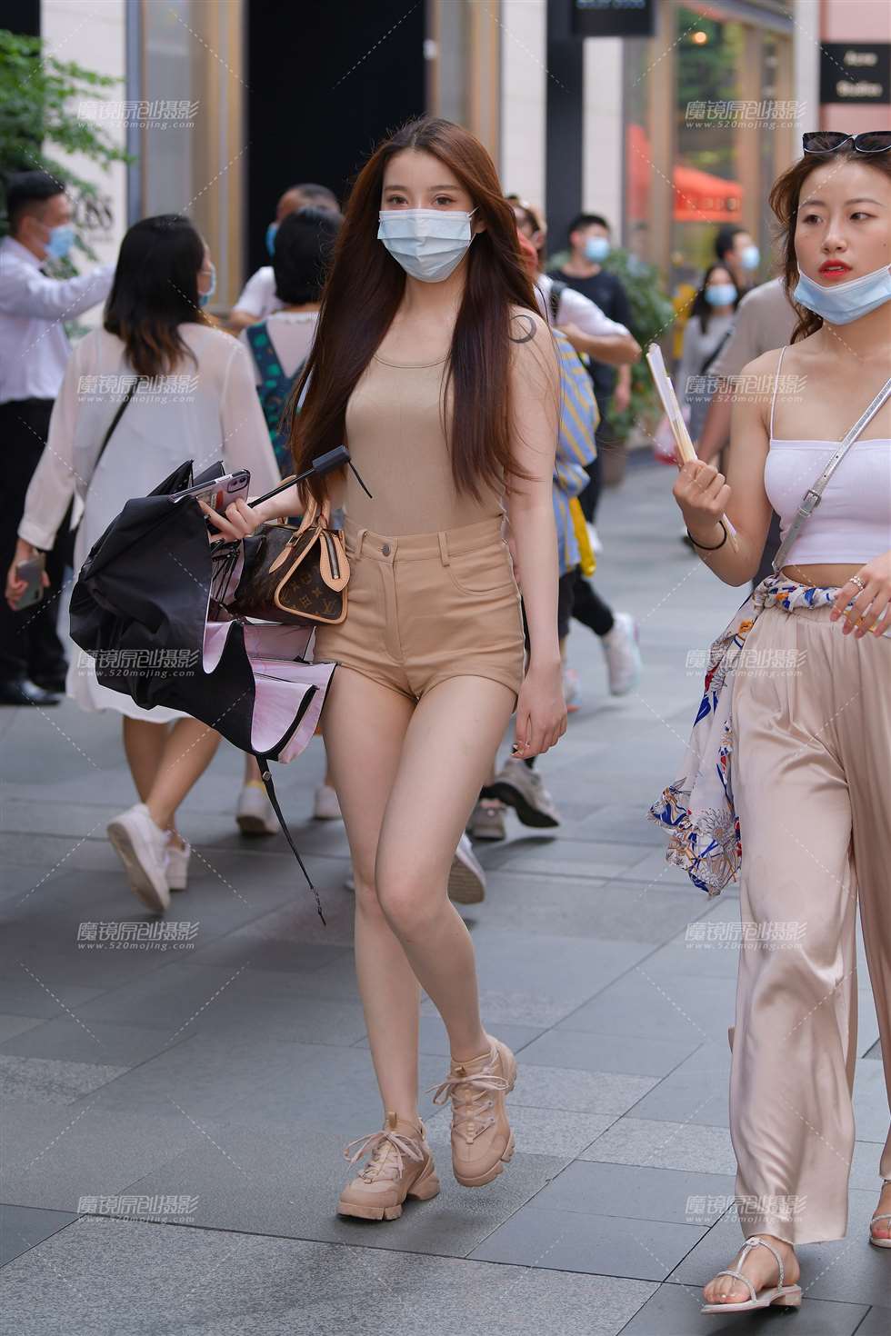 图片[3]-迷你的卡其色，热裤女生-街拍流行馆
