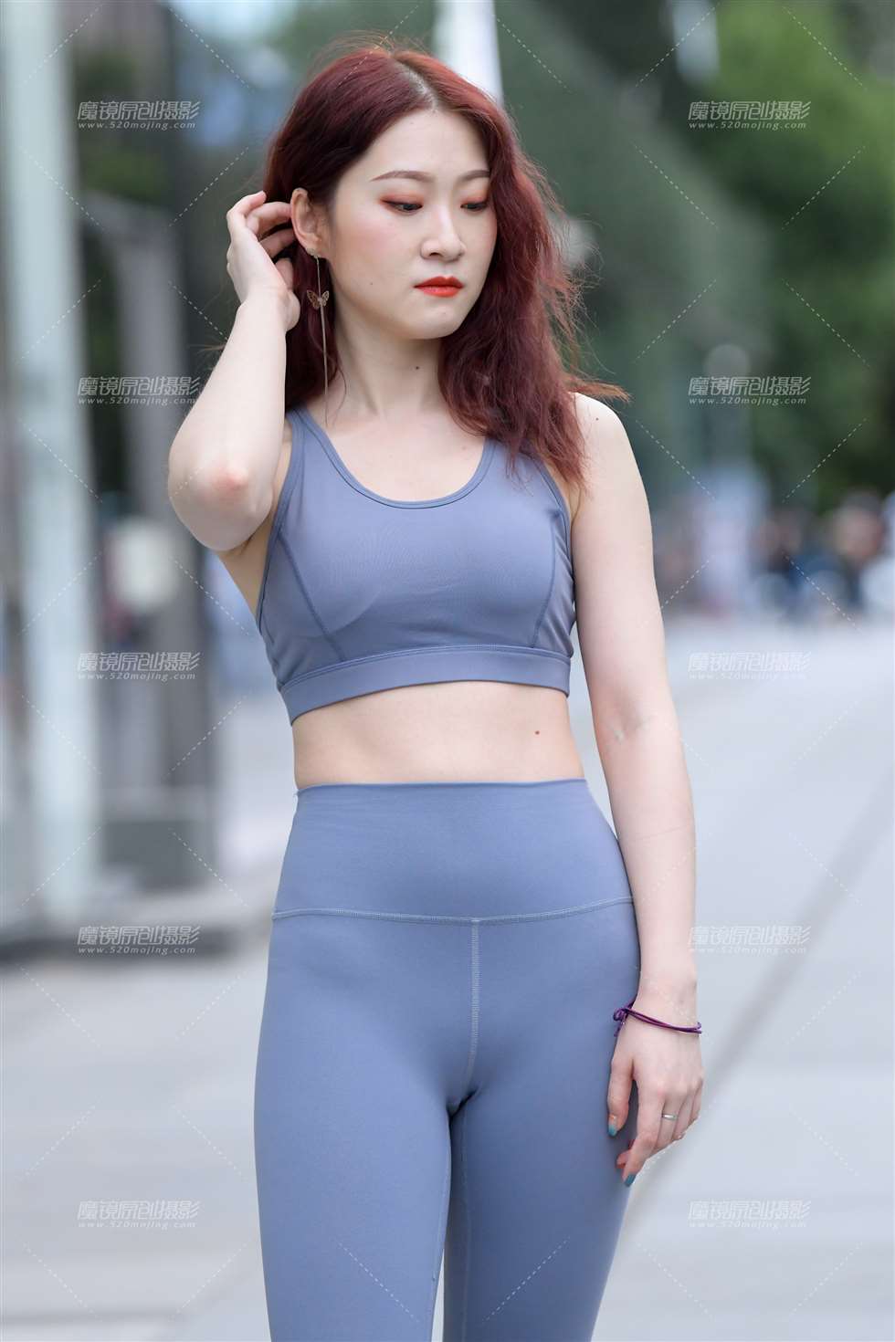 图片[1]-【赛德克赛帖】灰色瑜珈裤小姐姐-街拍流行馆