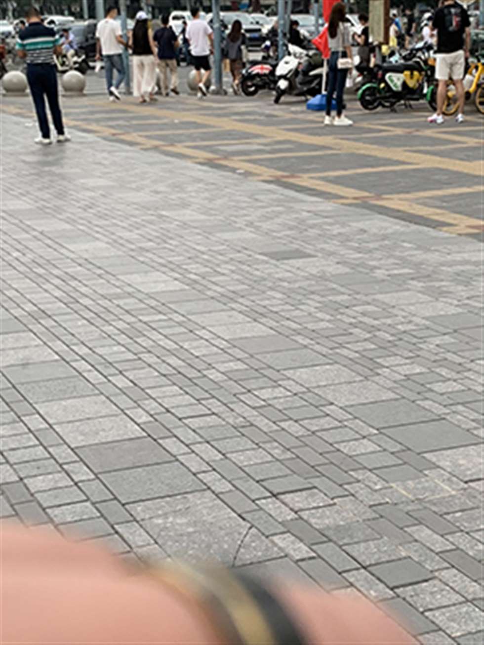 图片[3]-【红石赛帖】牛仔裤美女-街拍流行馆