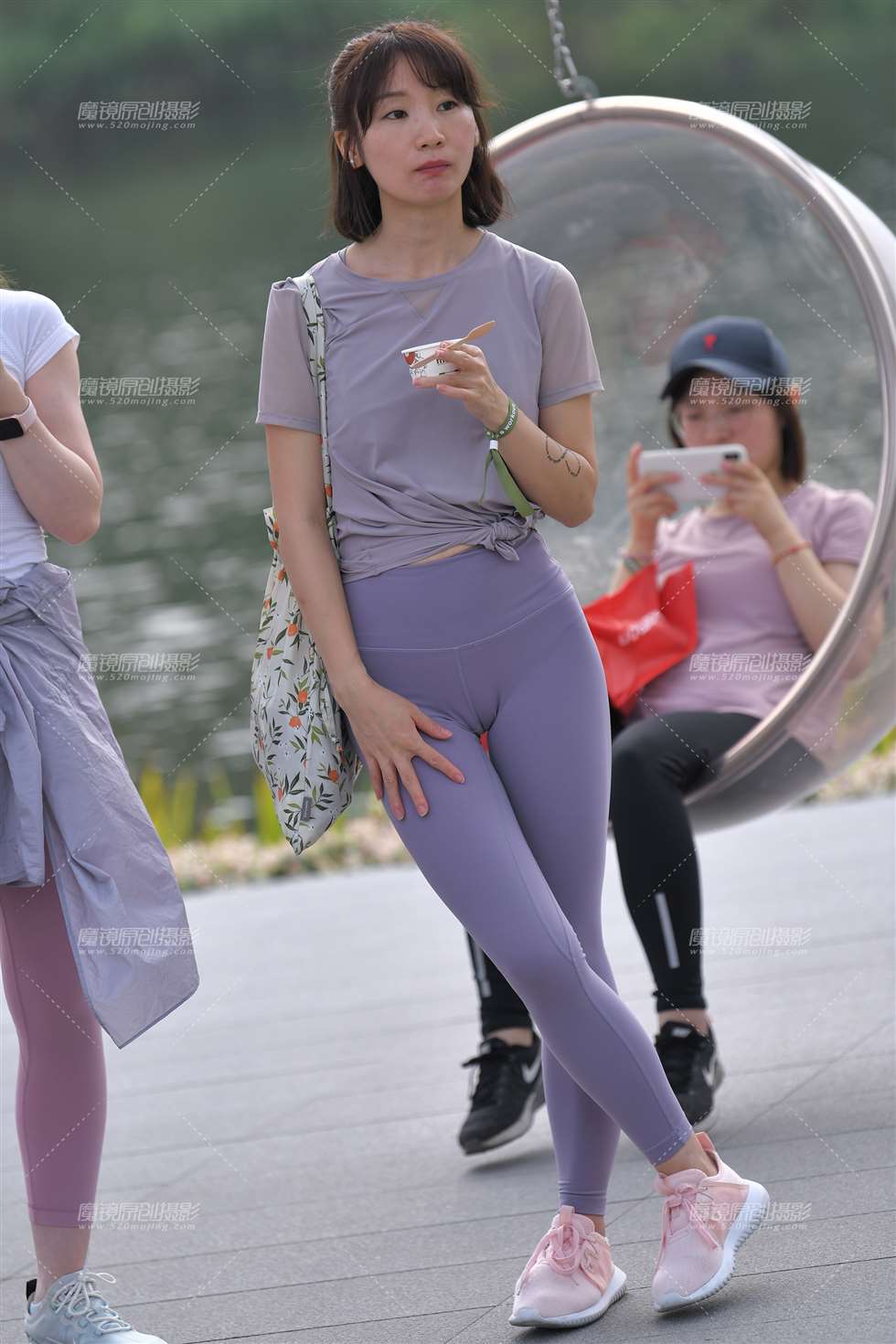 图片[1]-【咔喳赛帖】河边草地-街拍流行馆