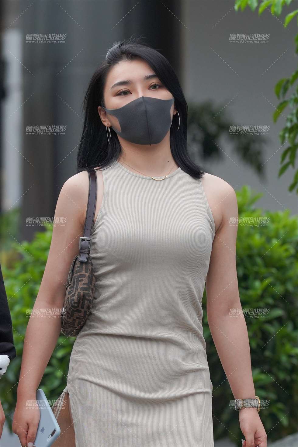 图片[5]-长裙美眉-街拍流行馆