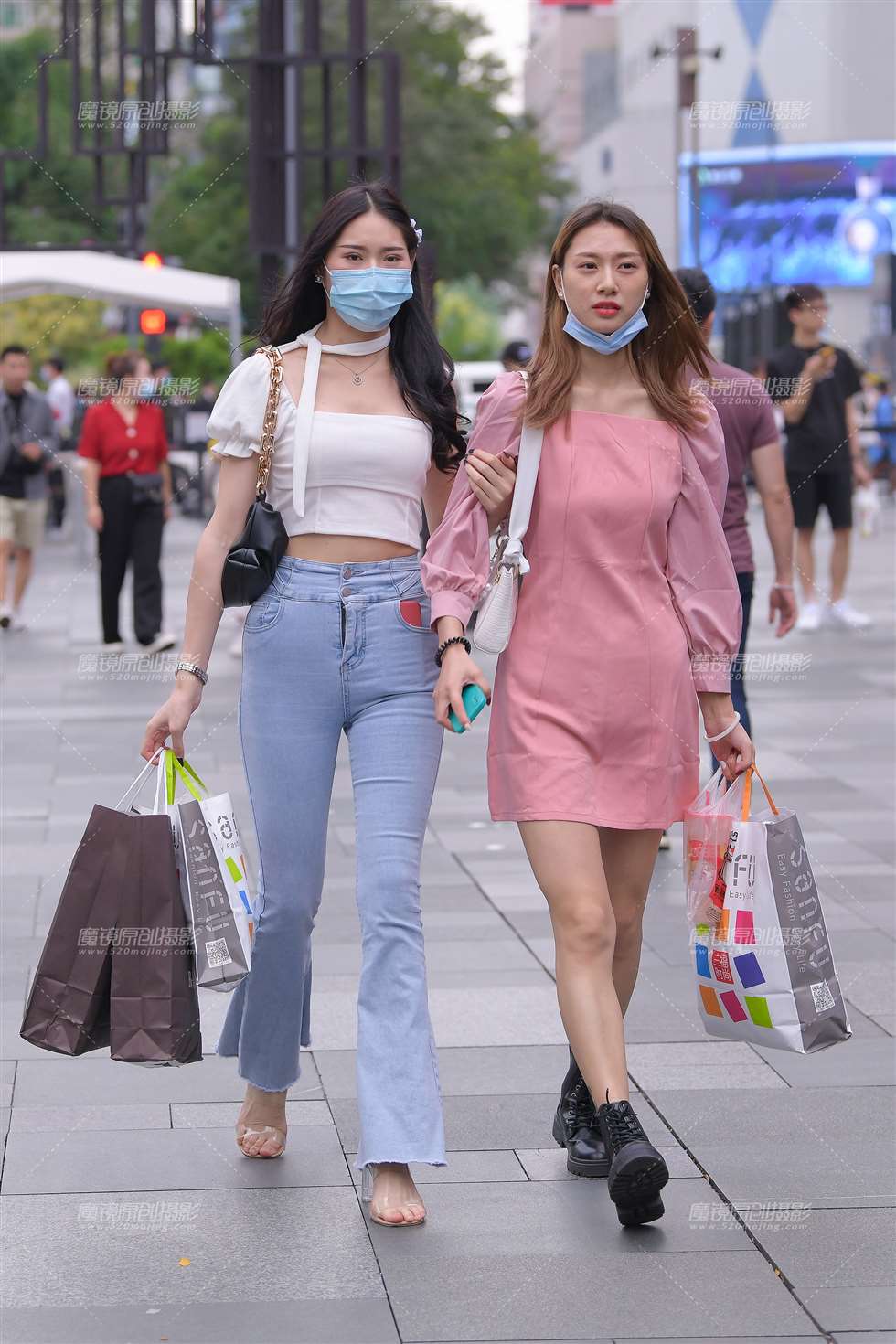 图片[1]-身材十分高挑的紧牛美女-街拍流行馆