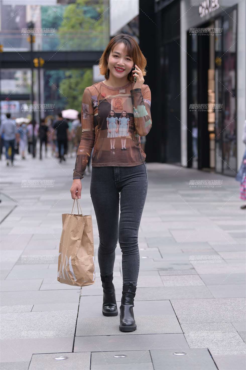 图片[1]-圆润~紧牛小姐姐-街拍流行馆