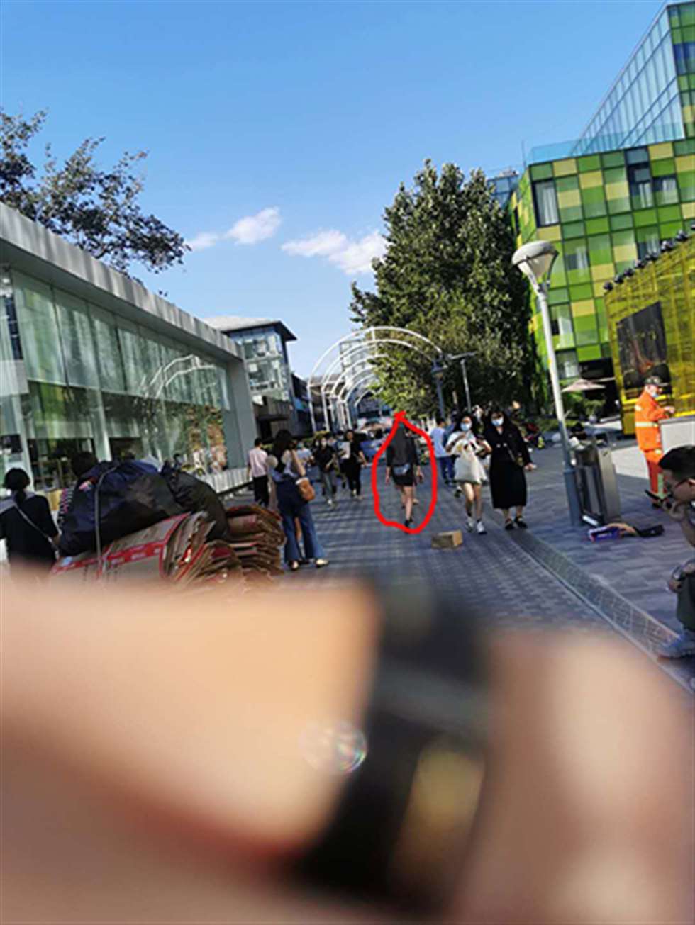 图片[3]-【街拍之魂赛帖】皮裙美女-街拍流行馆