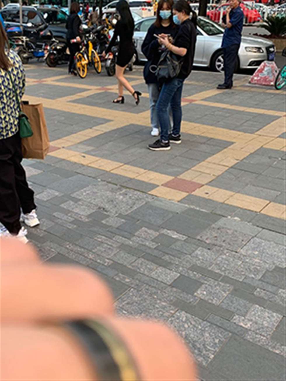 图片[3]-【红石赛贴】黑色包臀裙-街拍流行馆