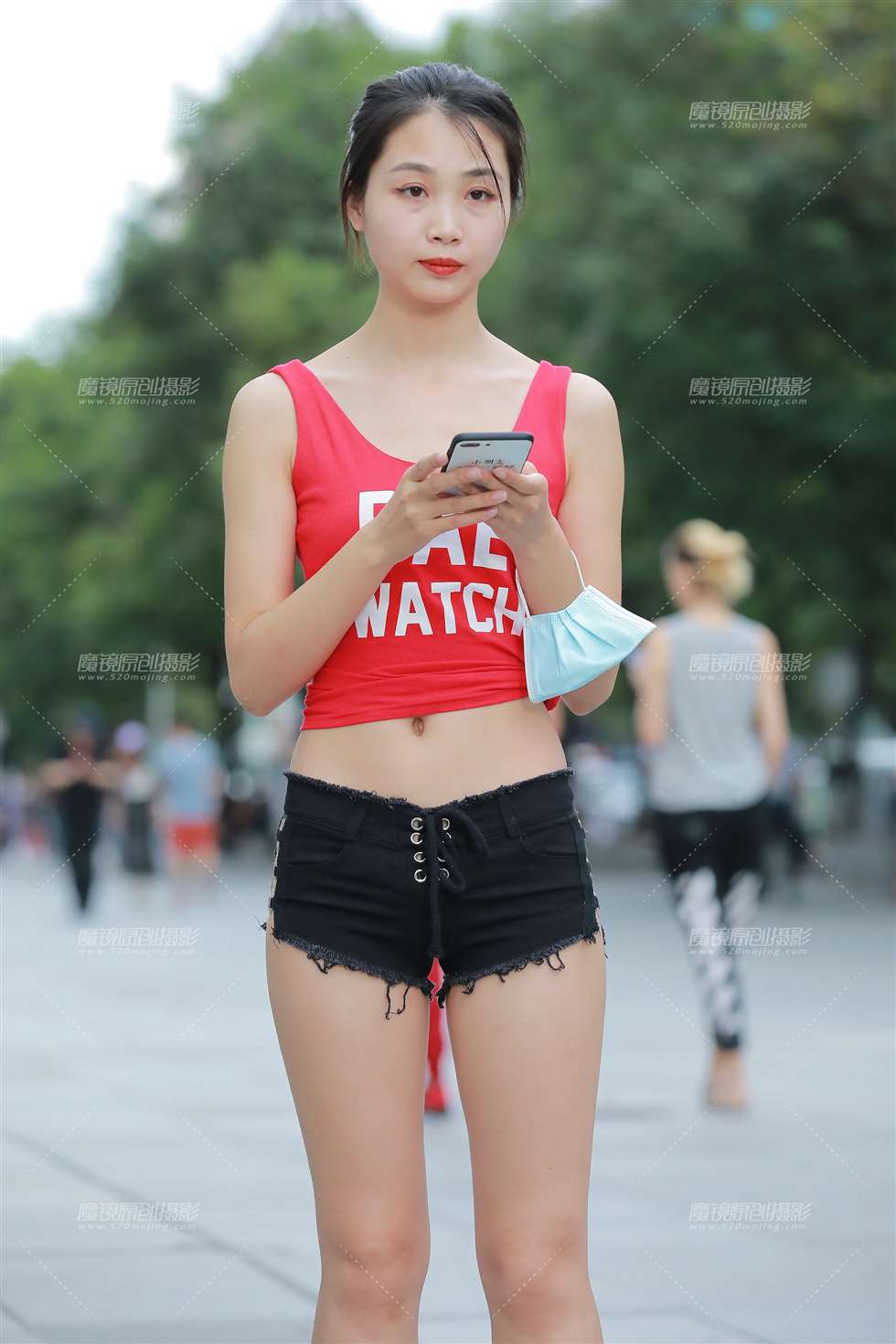图片[3]-【玻璃街拍】性感黑色热裤小姐姐-街拍流行馆