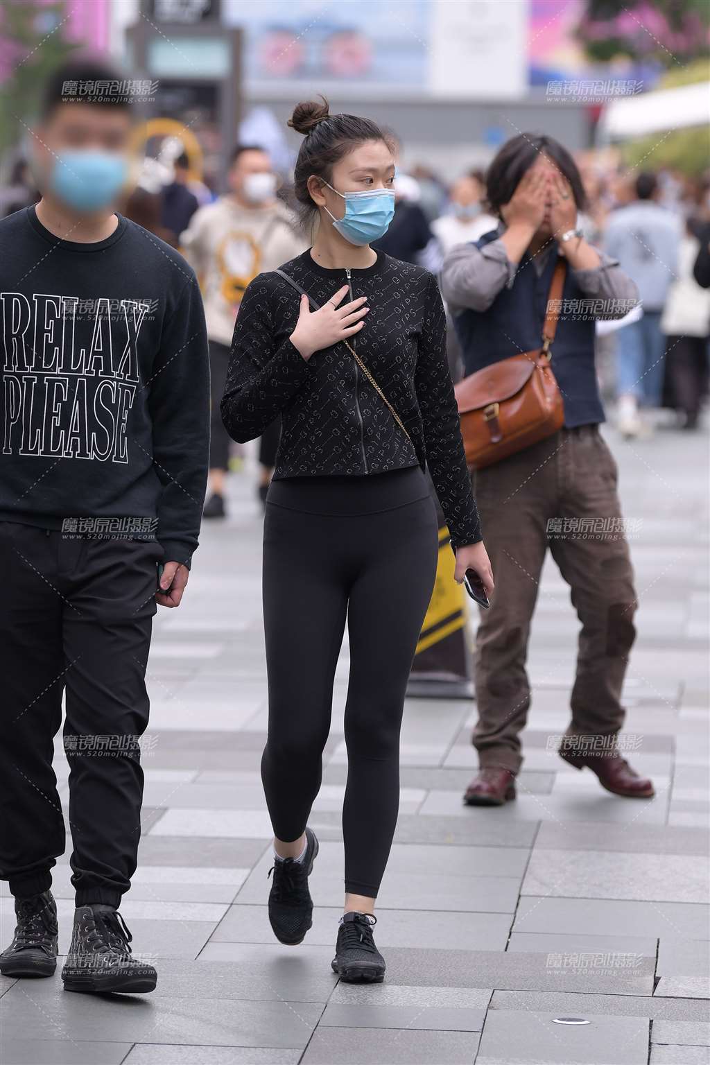 图片[3]-黑色紧身裤美女-街拍流行馆