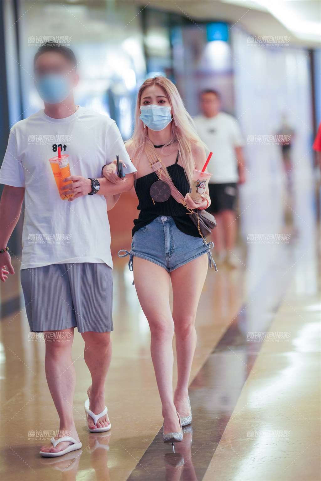 图片[1]-热裤美腿-街拍流行馆