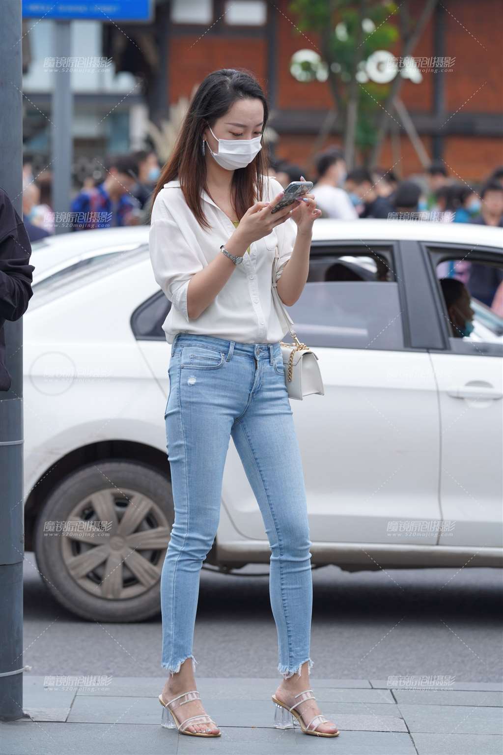 图片[1]-牛仔长腿小姐姐-街拍流行馆