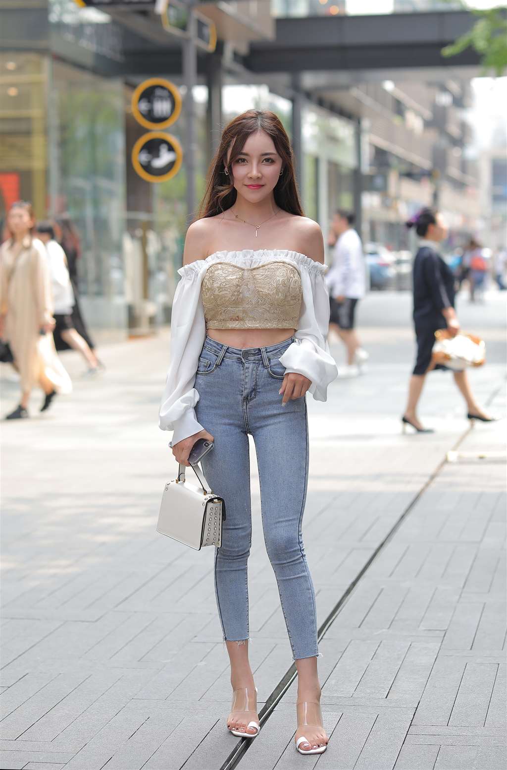 图片[1]-紧牛美眉 青春靓丽 不负最美青春-街拍流行馆