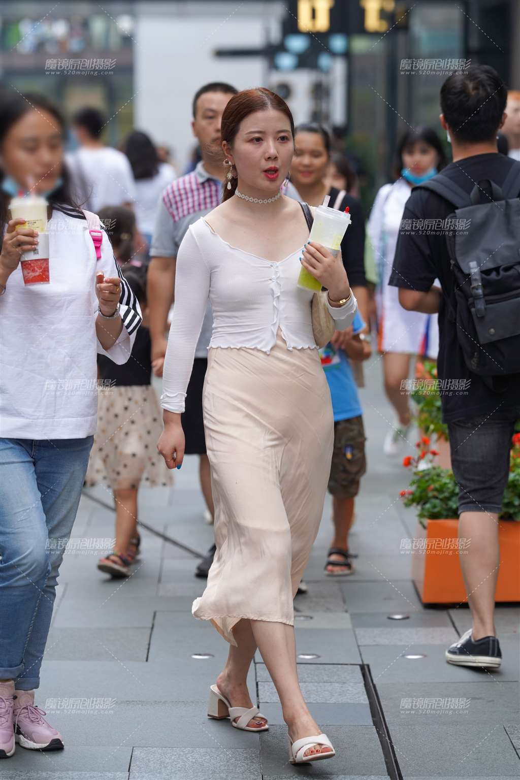 图片[1]-丝裙-街拍流行馆