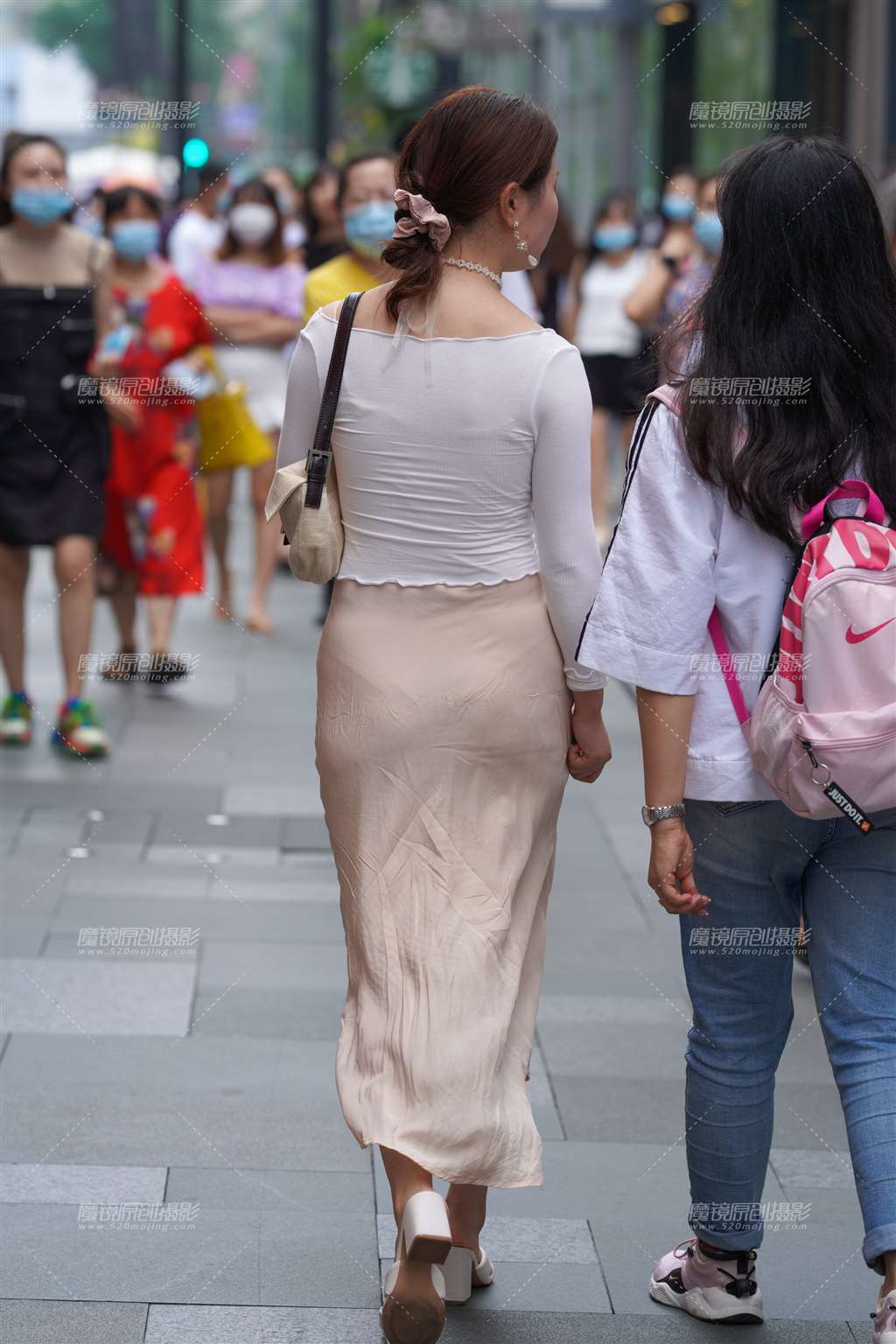 图片[2]-丝裙-街拍流行馆