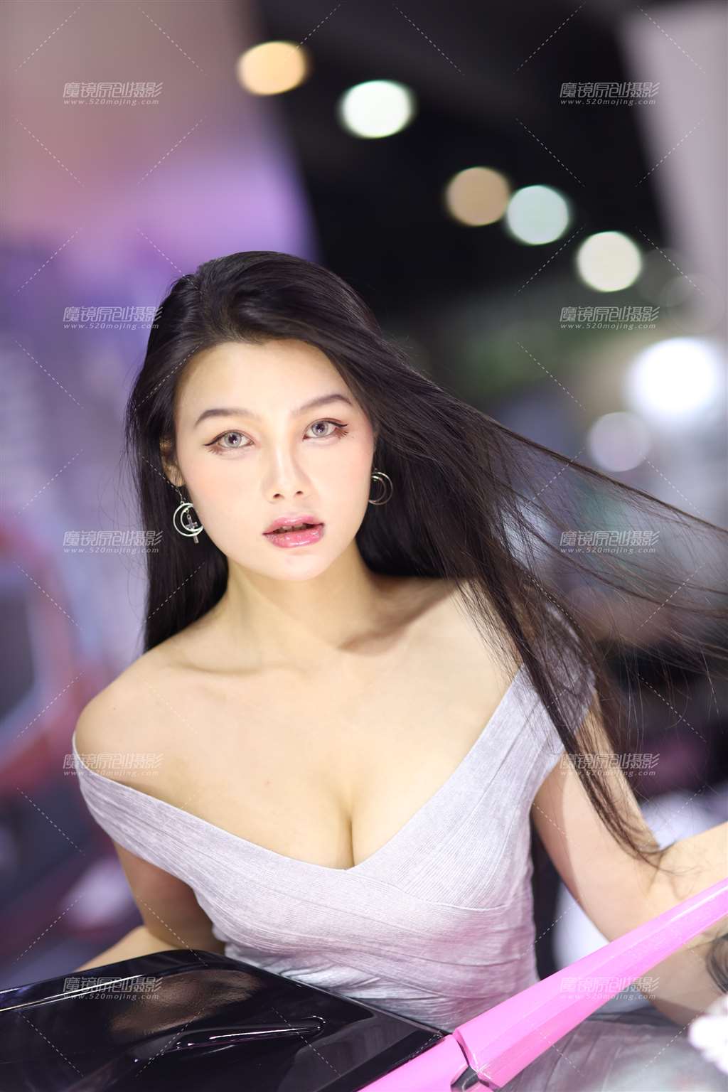 图片[3]-身材波涛汹涌的小姐姐-街拍流行馆