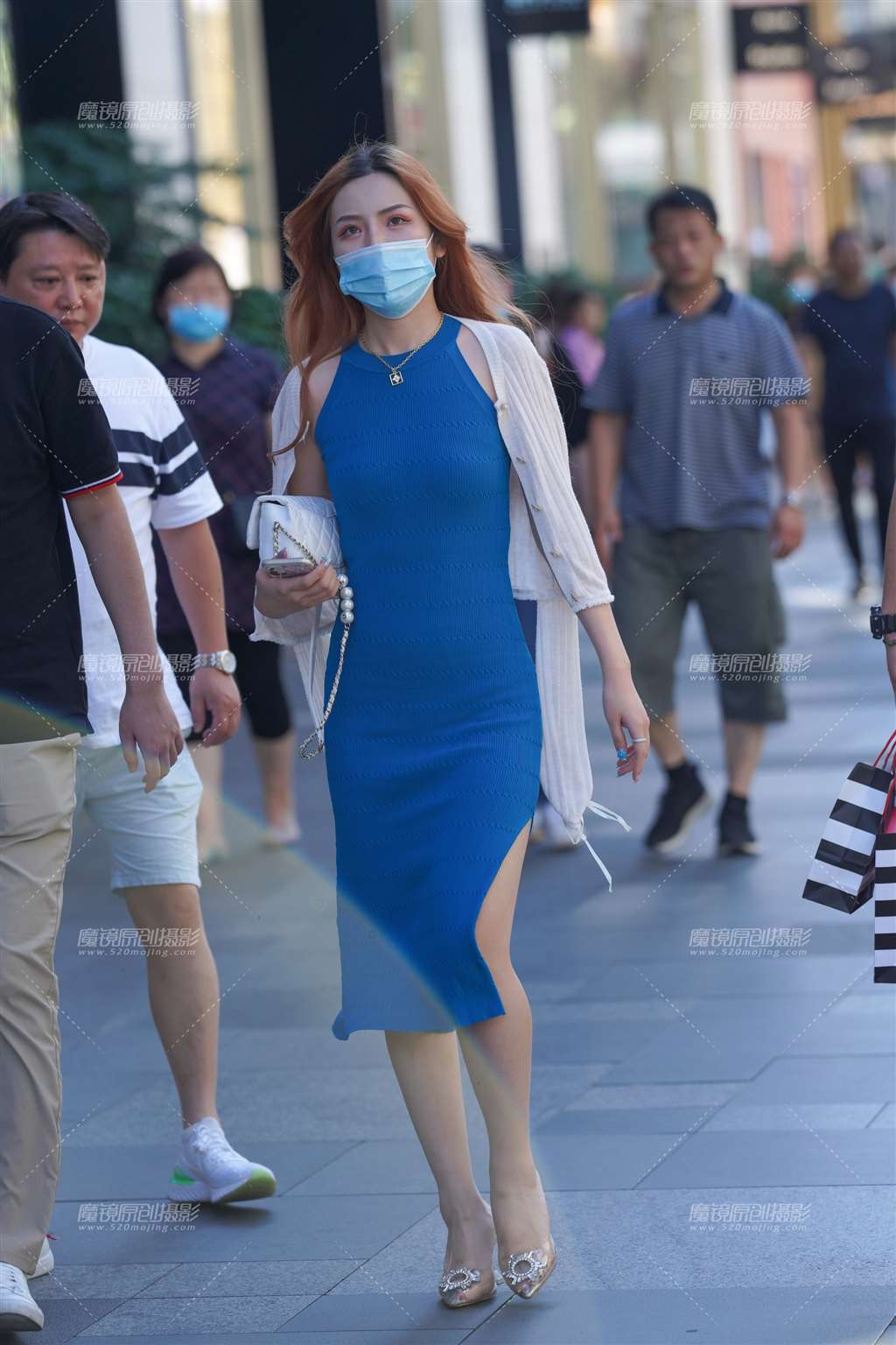 图片[1]-蓝裙美女-街拍流行馆