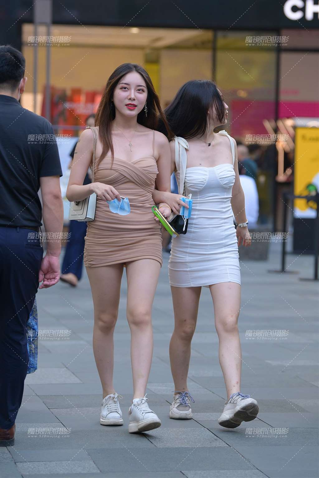 图片[4]-性感包臀裙倆闺蜜-街拍流行馆