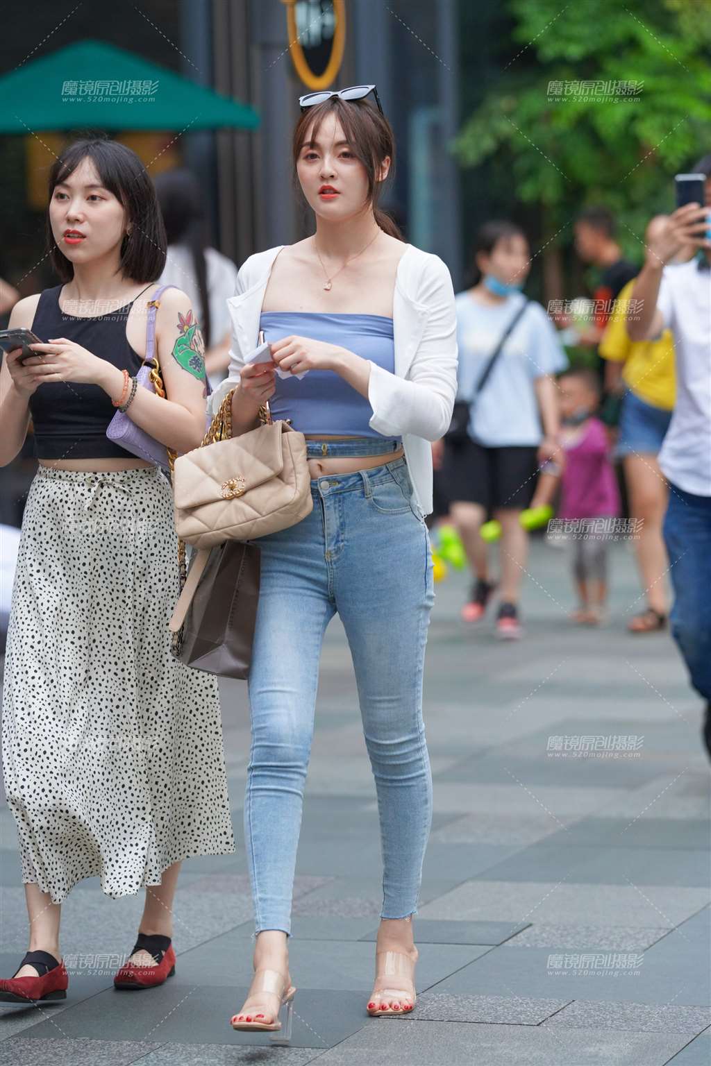 图片[1]-紧牛美眉-街拍流行馆