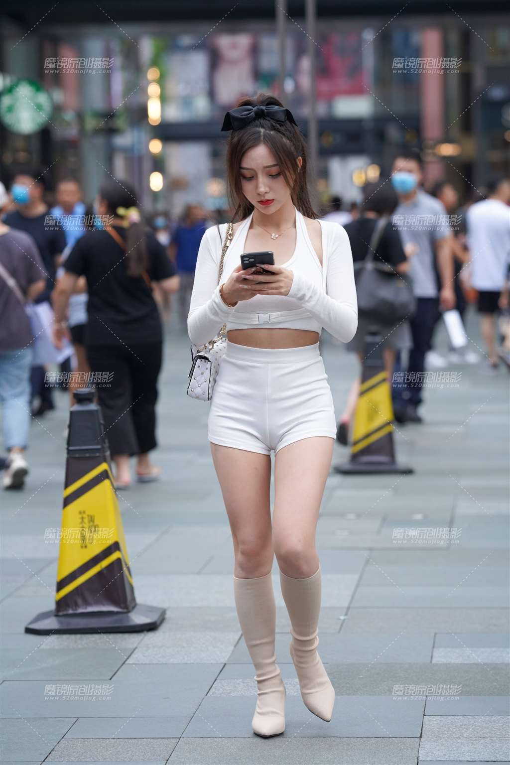 图片[4]-白裤女孩-街拍流行馆