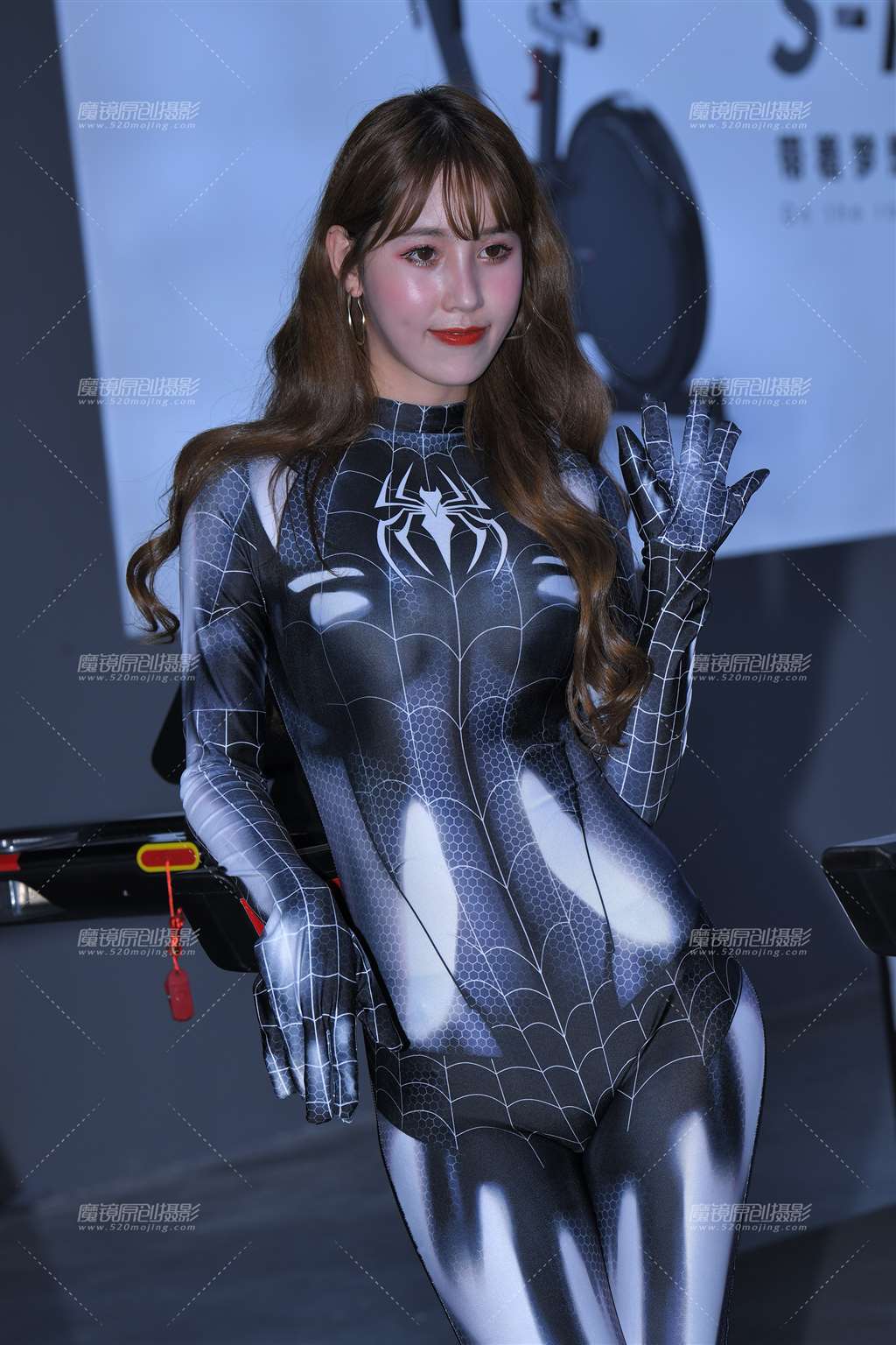 图片[1]-蜘蛛服-街拍流行馆