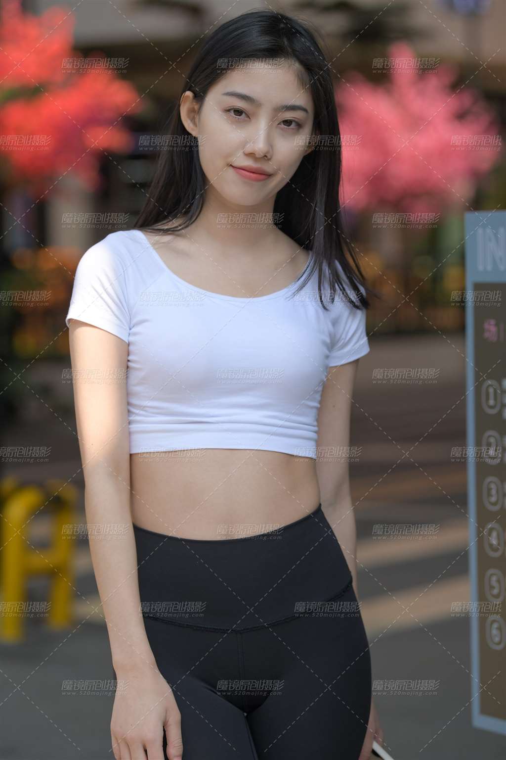 图片[1]-【红石街拍作品】黑色瑜伽裤女孩-街拍流行馆