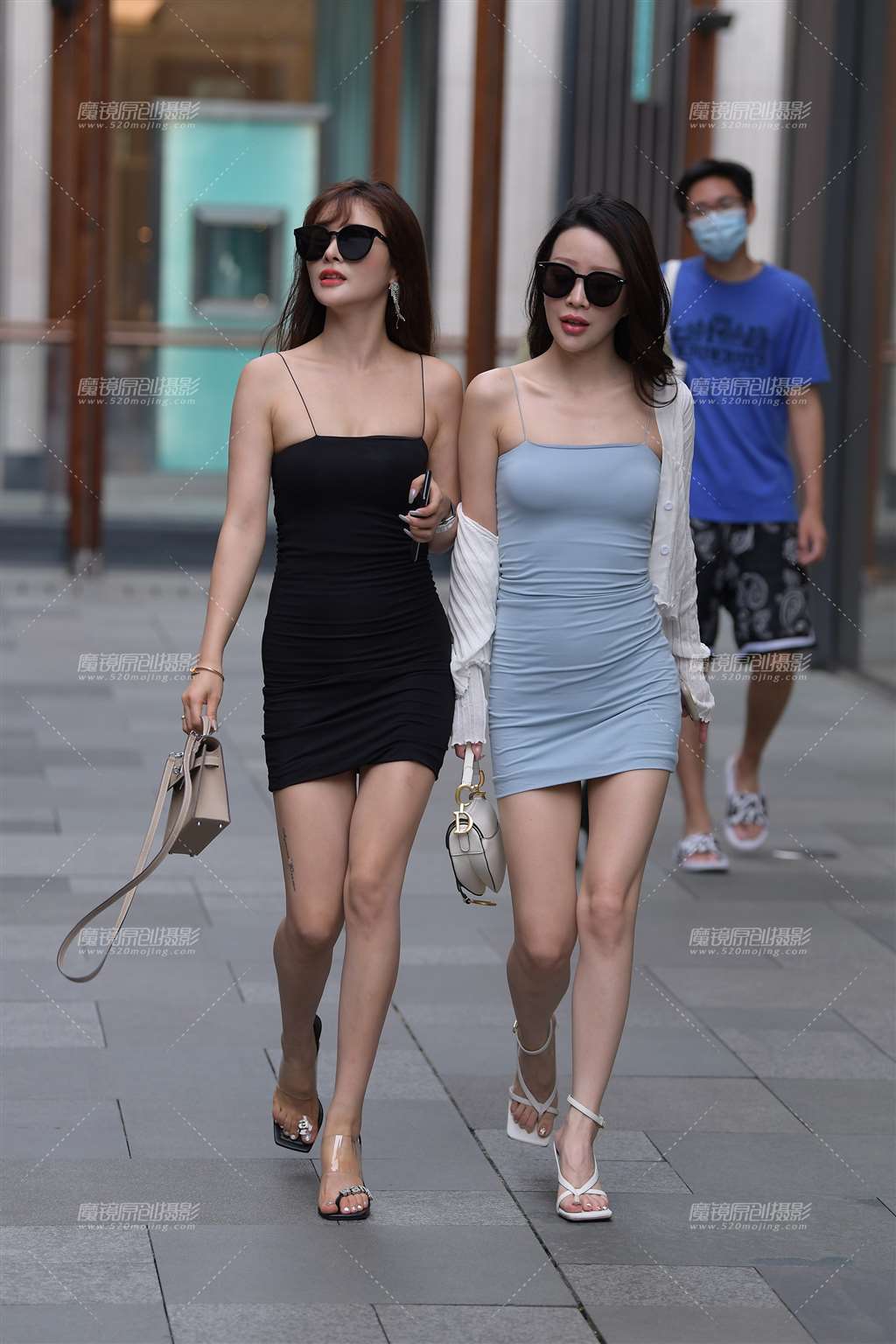 图片[1]-性感，吊带裙好闺蜜-街拍流行馆