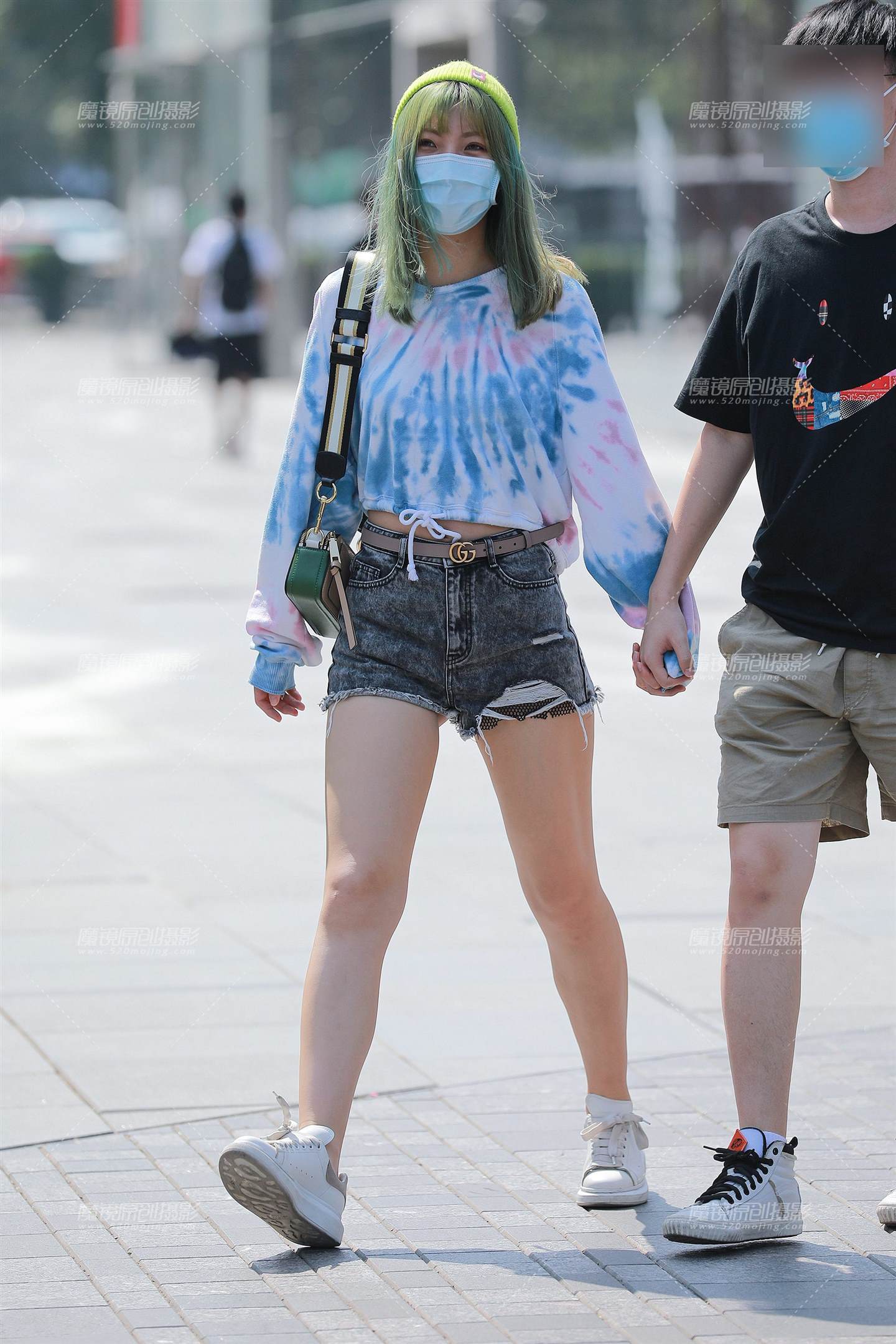 图片[1]-灰色热裤Y Y女友-街拍流行馆