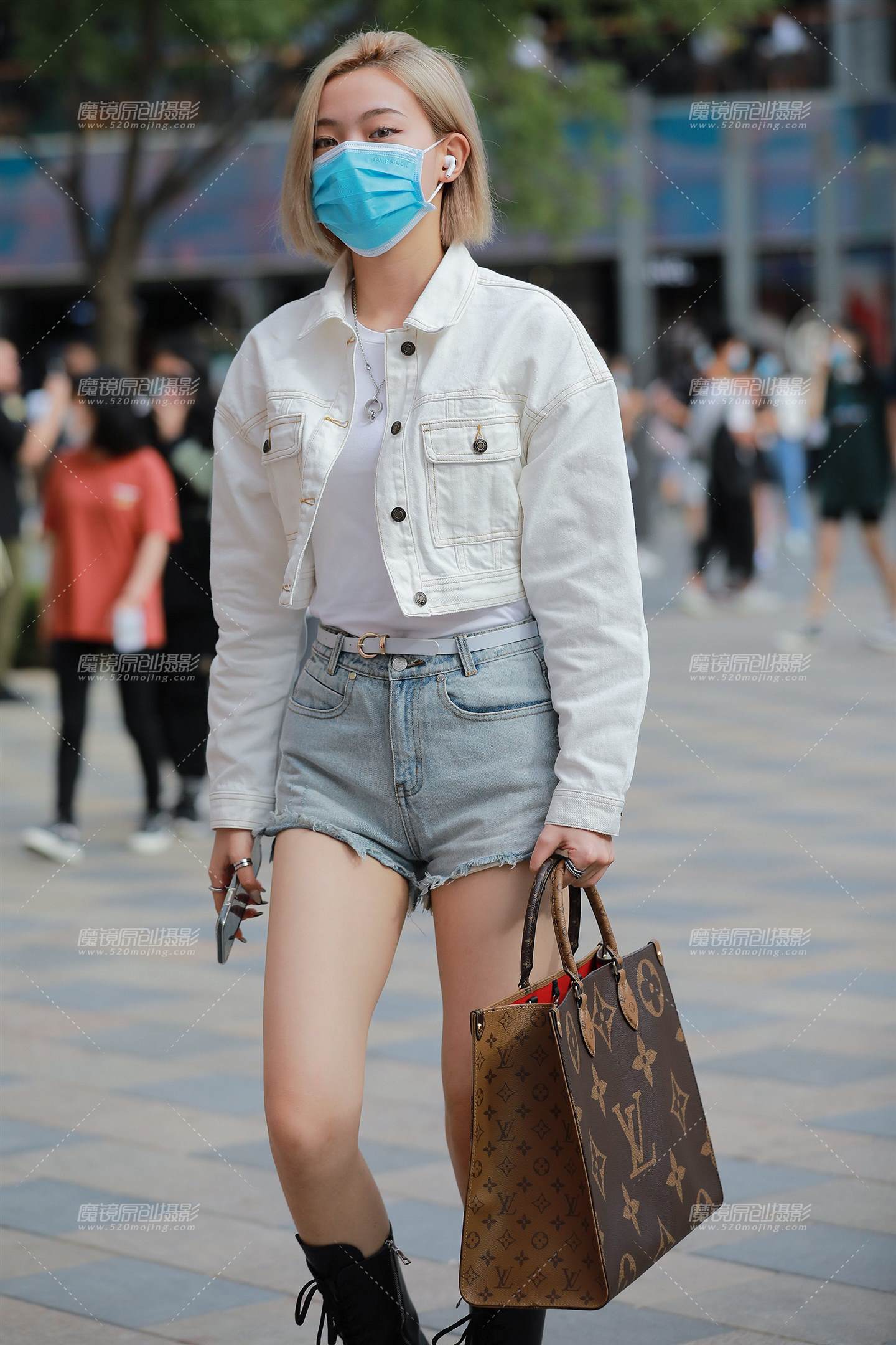 图片[1]-浅蓝牛热裤Y Y小妹-街拍流行馆