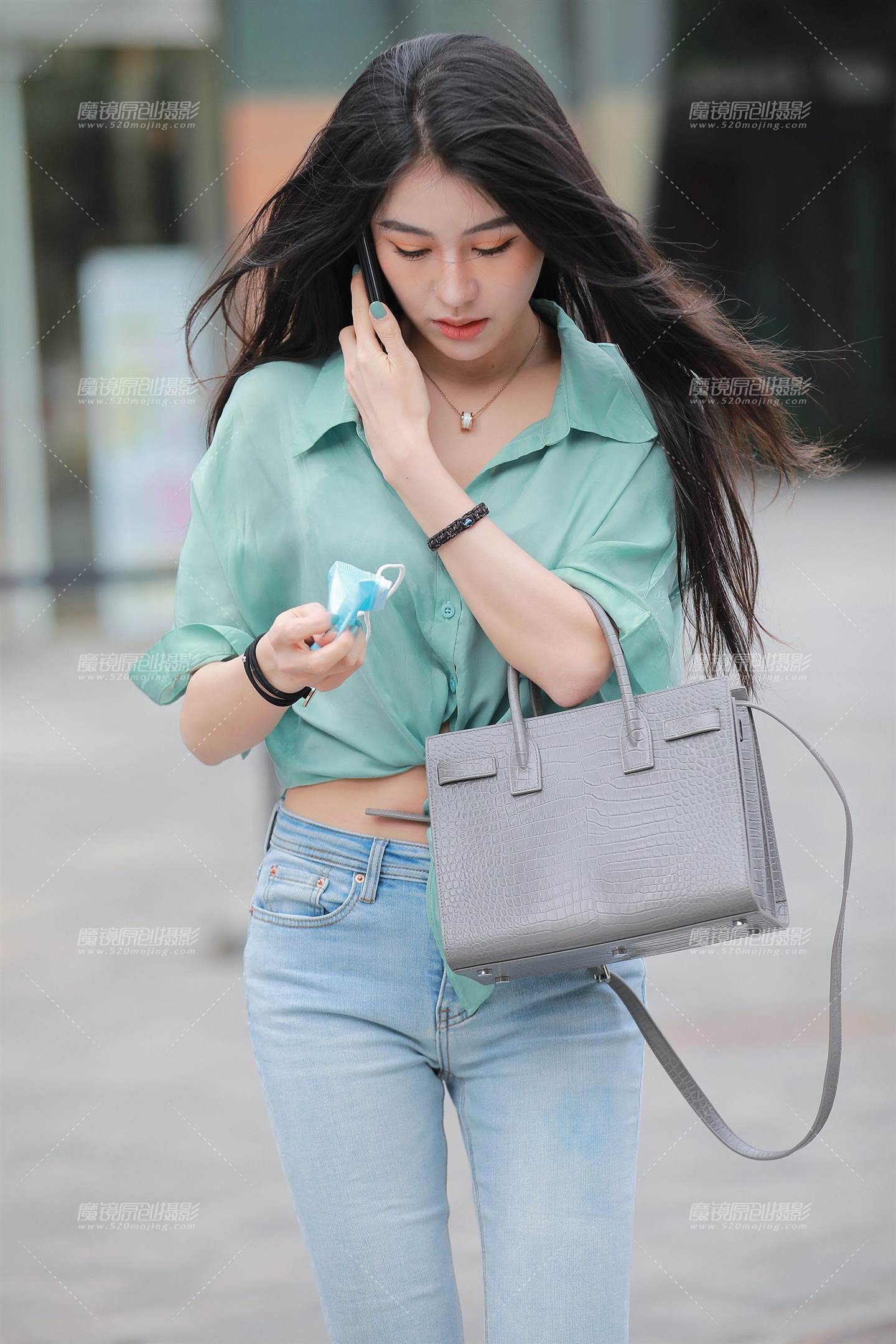 图片[1]-浅蓝牛小姐姐-街拍流行馆