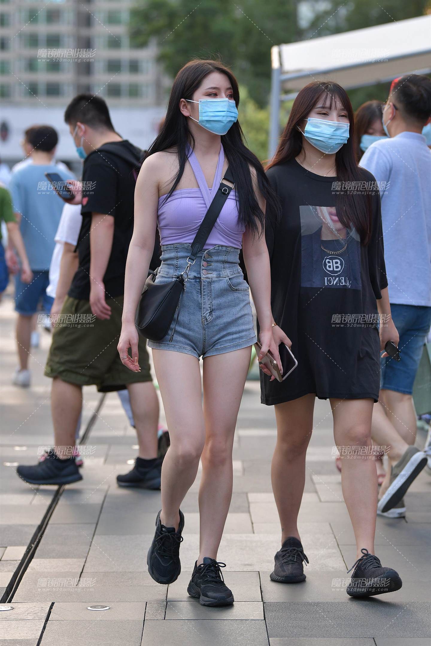 图片[1]-性感迷人的热裤Y Y 女孩-街拍流行馆